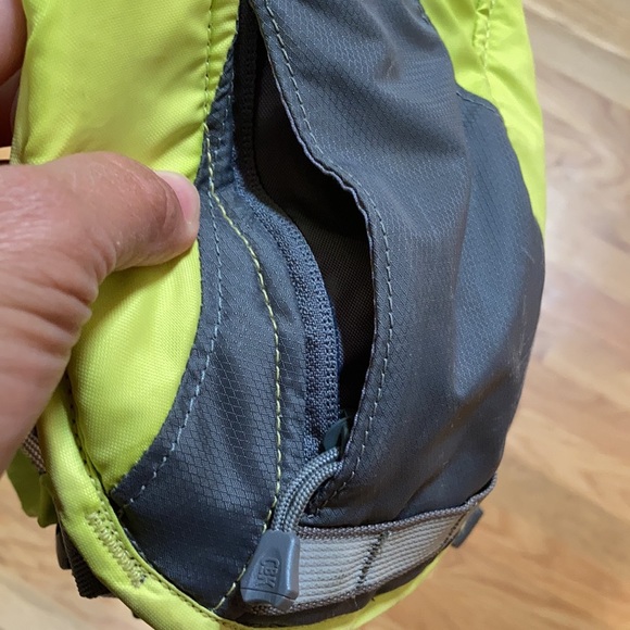 Camelbak Hydration Backpack neon green/gray - Picture 4 of 7